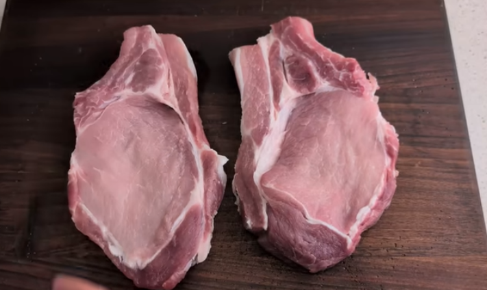 Côtelettes de porc crémeuses moutarde et parmesan Côtelettes de porc crémeuses moutarde et parmesan