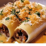 Cannellonis au confit de canard gratinés dans un plat de cuisson